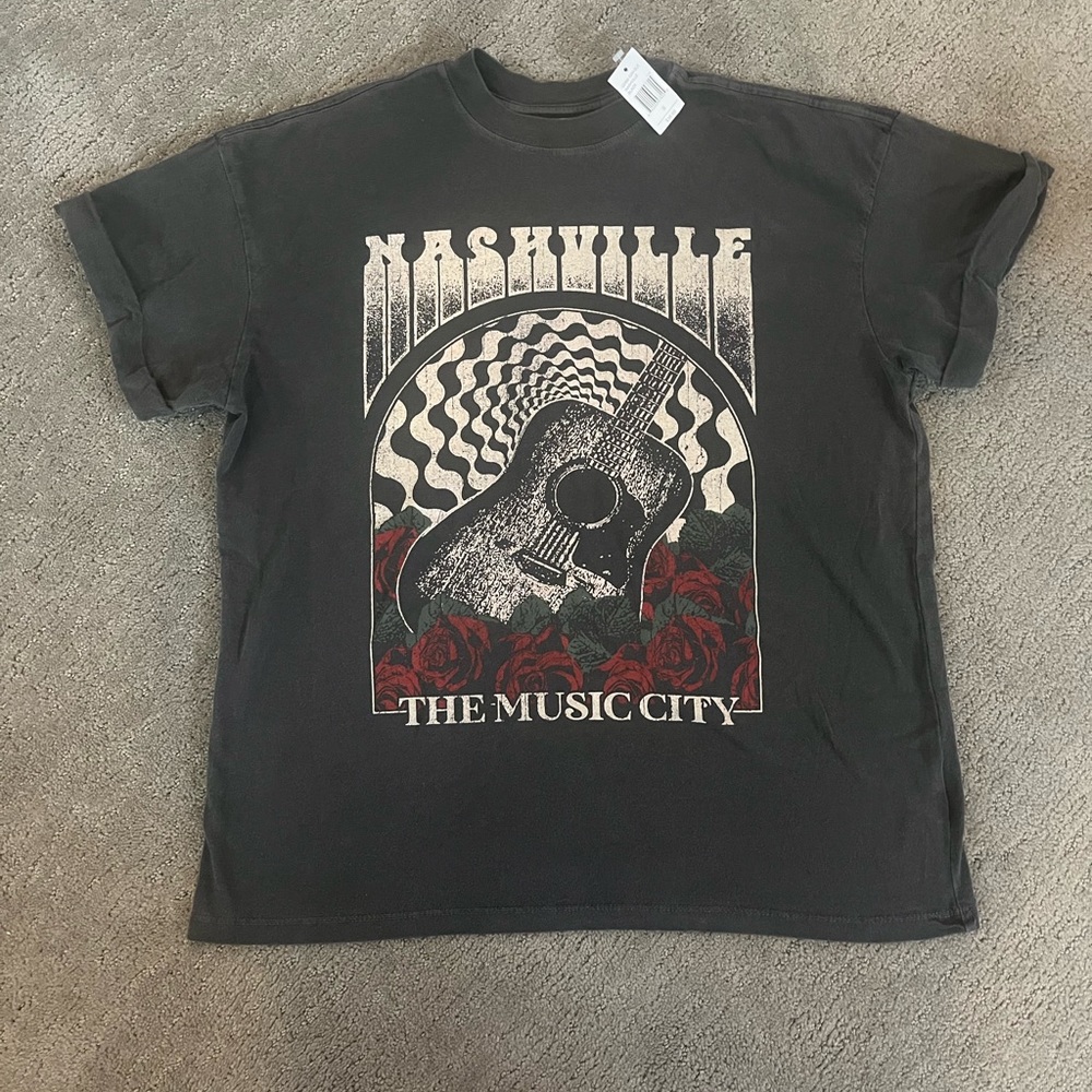 Girl dangerous Nashville tshirt SZ small